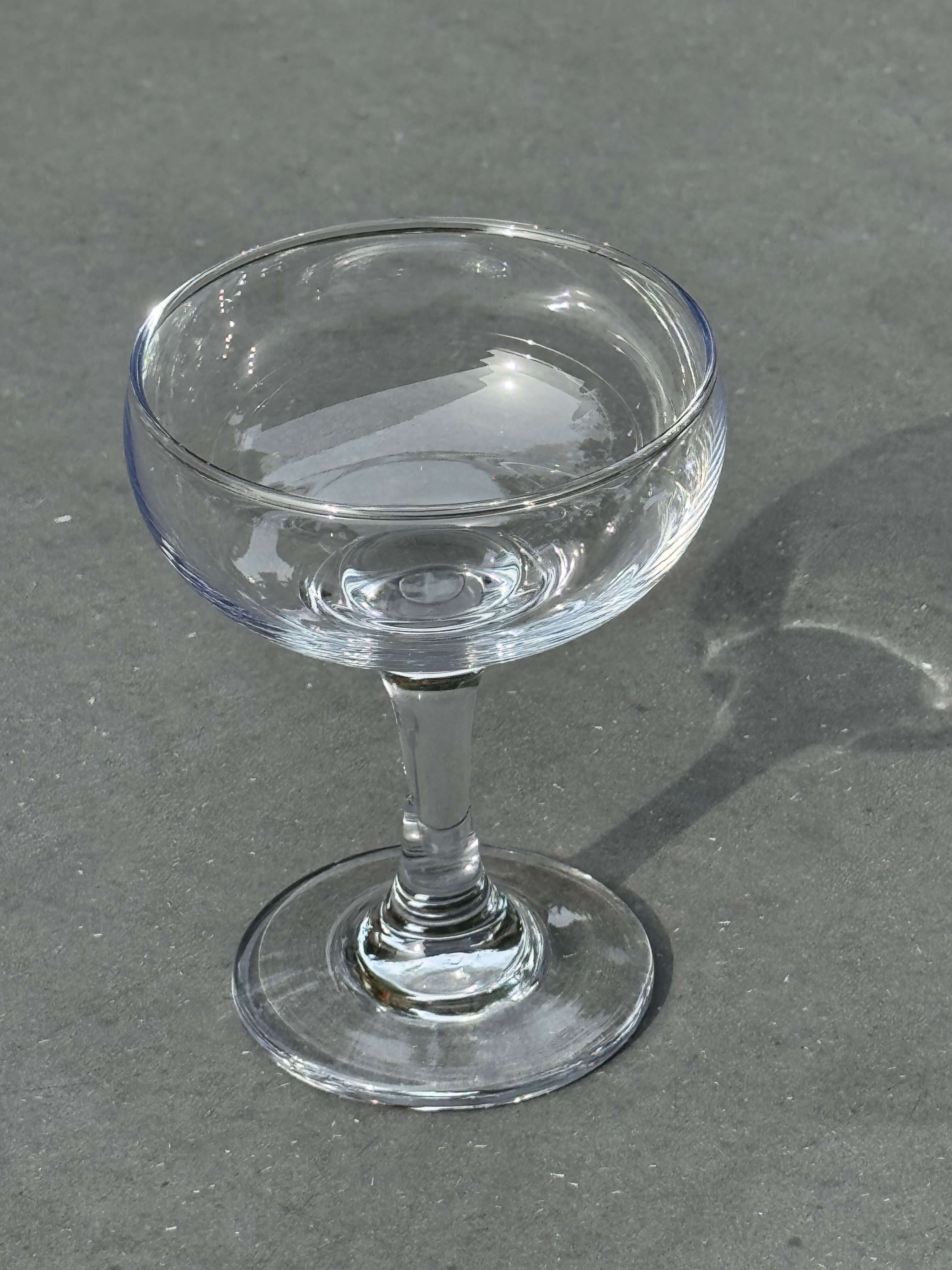 Vintage Coupe glass lifestyle
